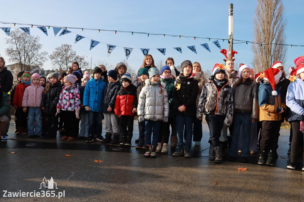 Fotorelacja: Wspólne kolędowanie uczniów i przedszkolaków w Zawierciu