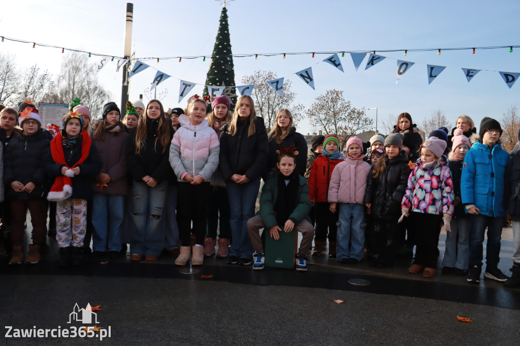 Fotorelacja: Wspólne kolędowanie uczniów i przedszkolaków w Zawierciu