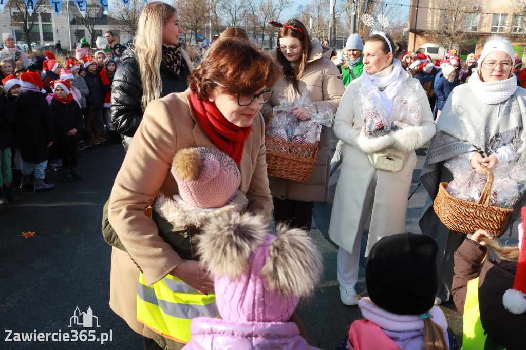 Fotorelacja: Wspólne kolędowanie uczniów i przedszkolaków w Zawierciu