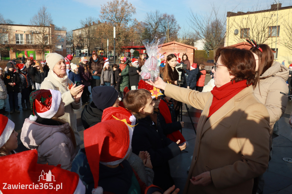 Fotorelacja: Wspólne kolędowanie uczniów i przedszkolaków w Zawierciu
