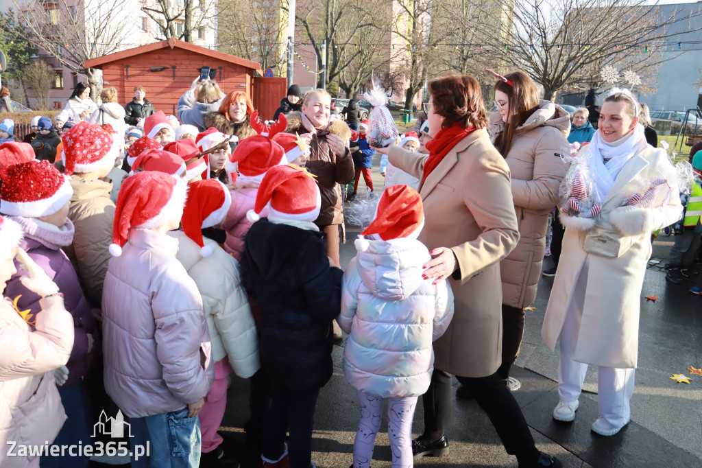 Fotorelacja: Wspólne kolędowanie uczniów i przedszkolaków w Zawierciu