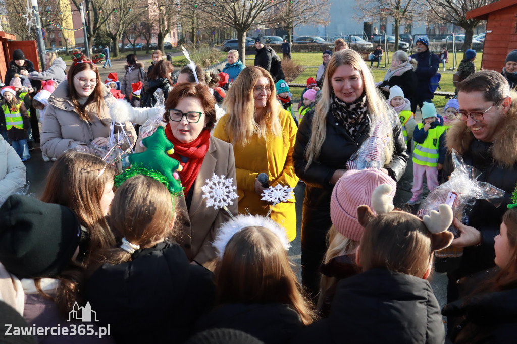 Fotorelacja: Wspólne kolędowanie uczniów i przedszkolaków w Zawierciu