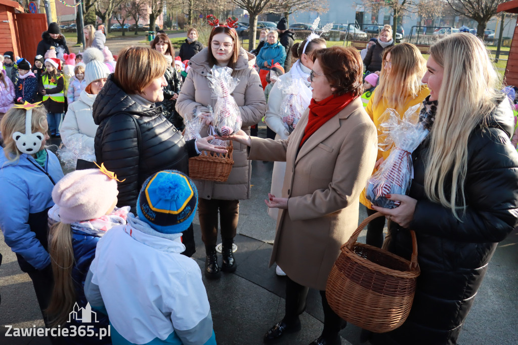 Fotorelacja: Wspólne kolędowanie uczniów i przedszkolaków w Zawierciu