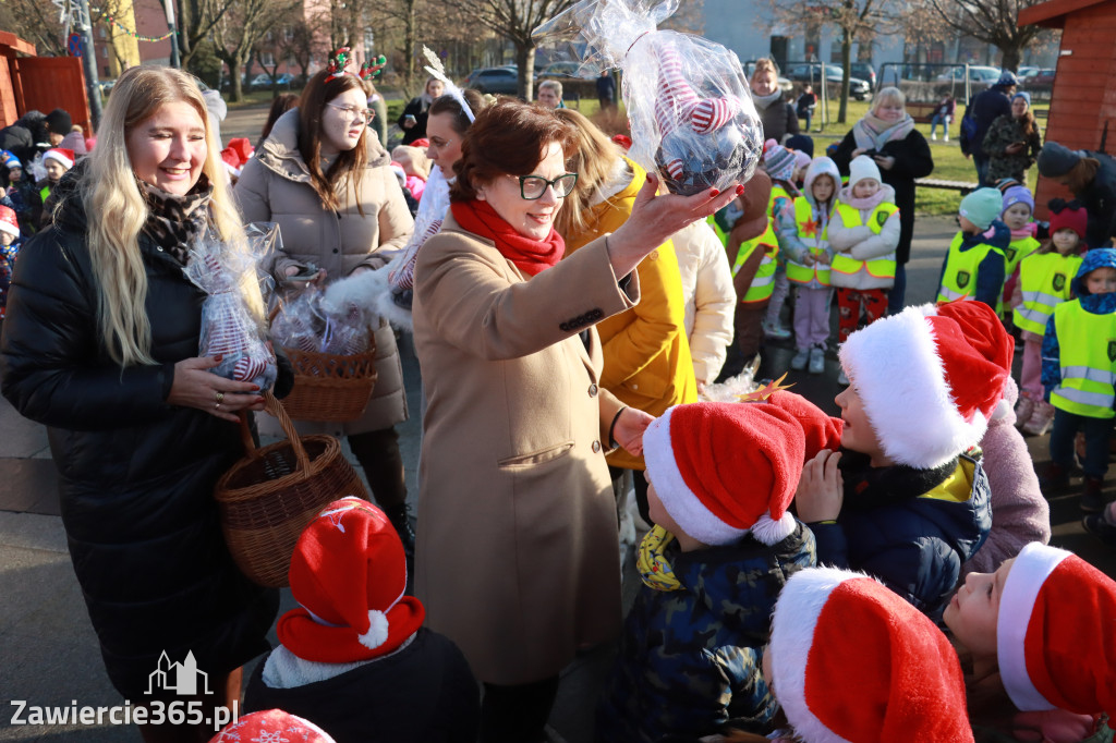 Fotorelacja: Wspólne kolędowanie uczniów i przedszkolaków w Zawierciu