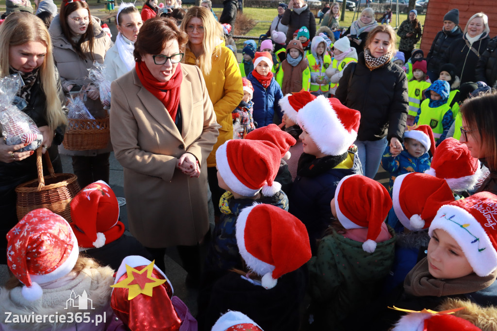 Fotorelacja: Wspólne kolędowanie uczniów i przedszkolaków w Zawierciu