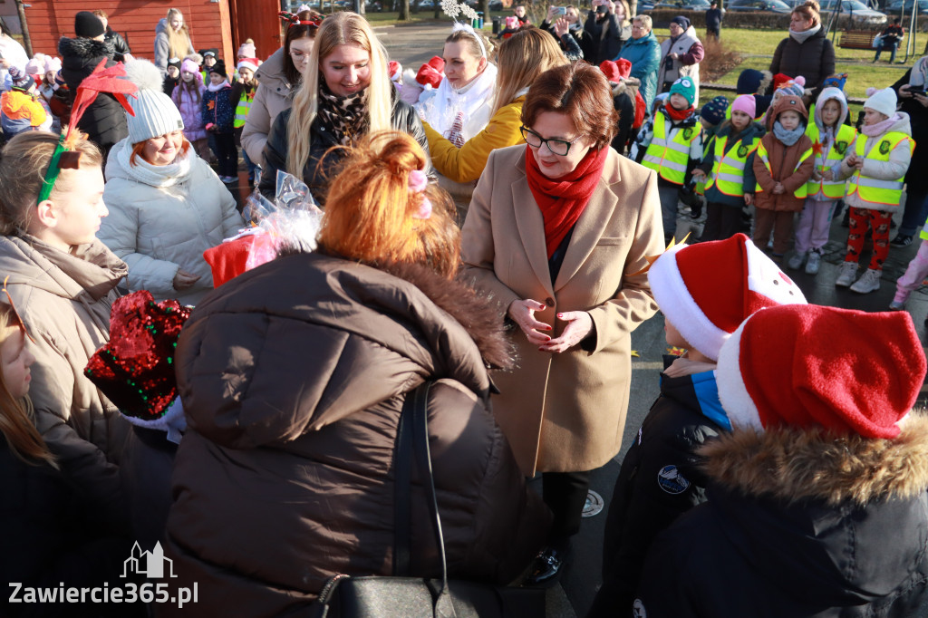 Fotorelacja: Wspólne kolędowanie uczniów i przedszkolaków w Zawierciu