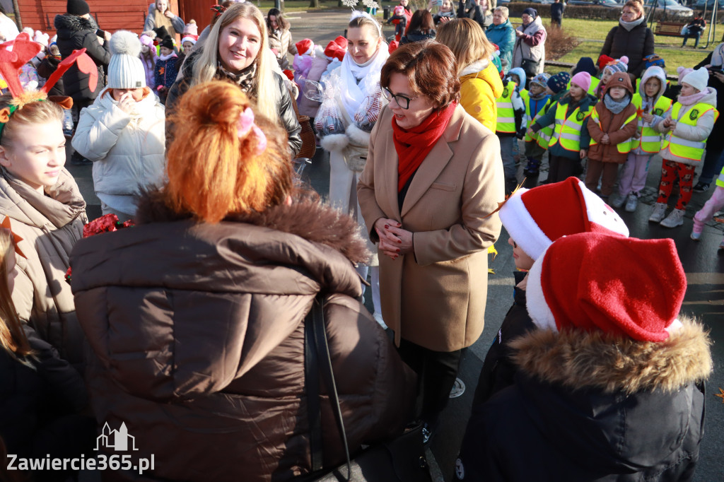 Fotorelacja: Wspólne kolędowanie uczniów i przedszkolaków w Zawierciu