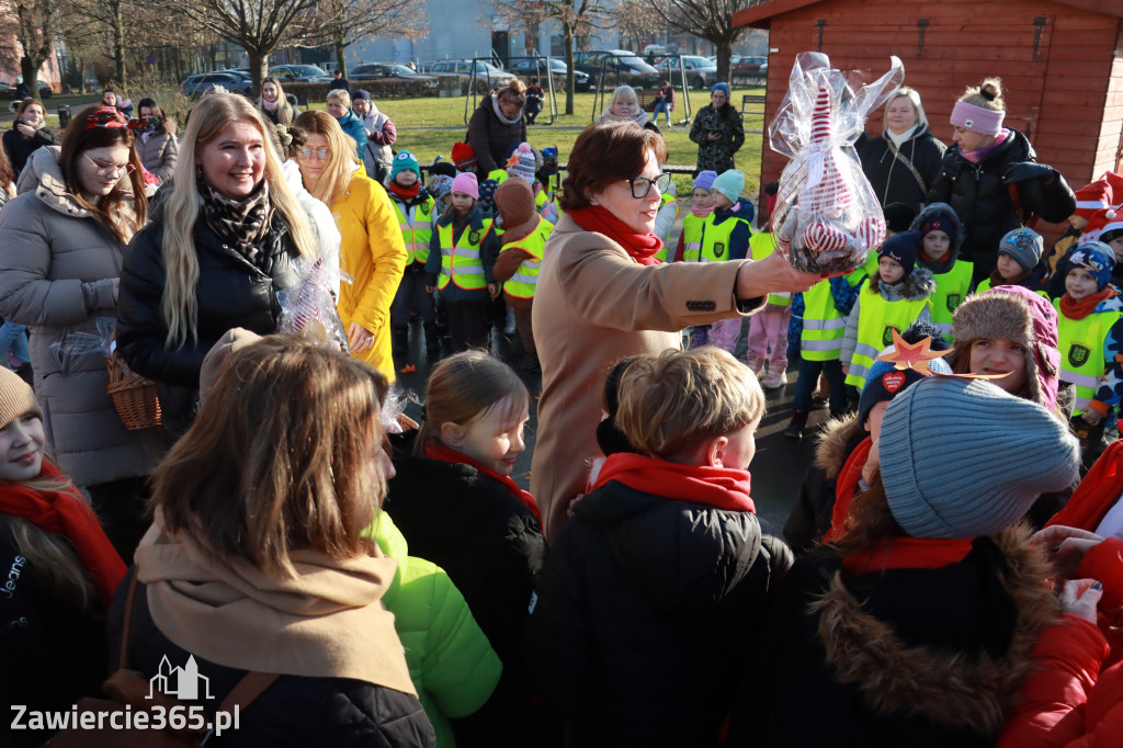 Fotorelacja: Wspólne kolędowanie uczniów i przedszkolaków w Zawierciu