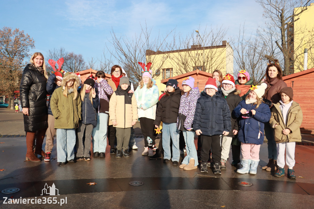 Fotorelacja: Wspólne kolędowanie uczniów i przedszkolaków w Zawierciu