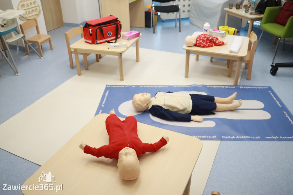 Fotorelacja: Szkolenie z pierwszej pomocy dla kadry Żłobka Miejskiego w Łazach