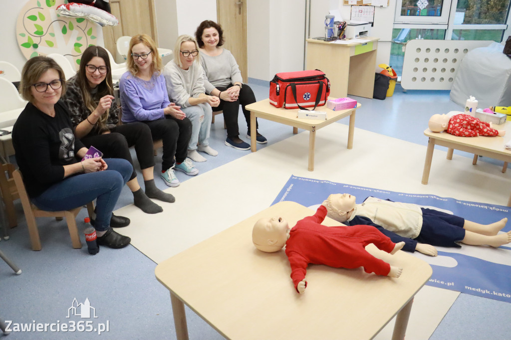 Fotorelacja: Szkolenie z pierwszej pomocy dla kadry Żłobka Miejskiego w Łazach