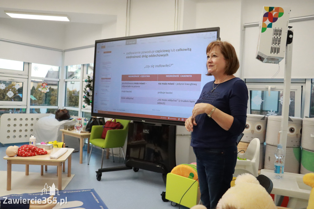 Fotorelacja: Szkolenie z pierwszej pomocy dla kadry Żłobka Miejskiego w Łazach