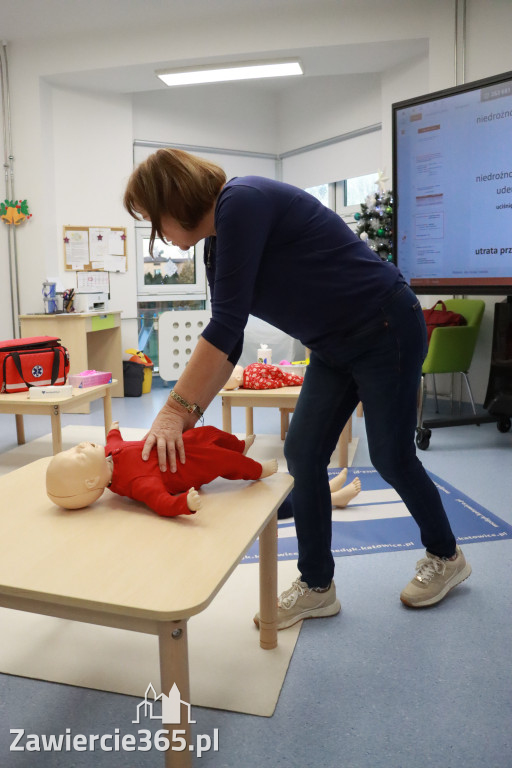 Fotorelacja: Szkolenie z pierwszej pomocy dla kadry Żłobka Miejskiego w Łazach