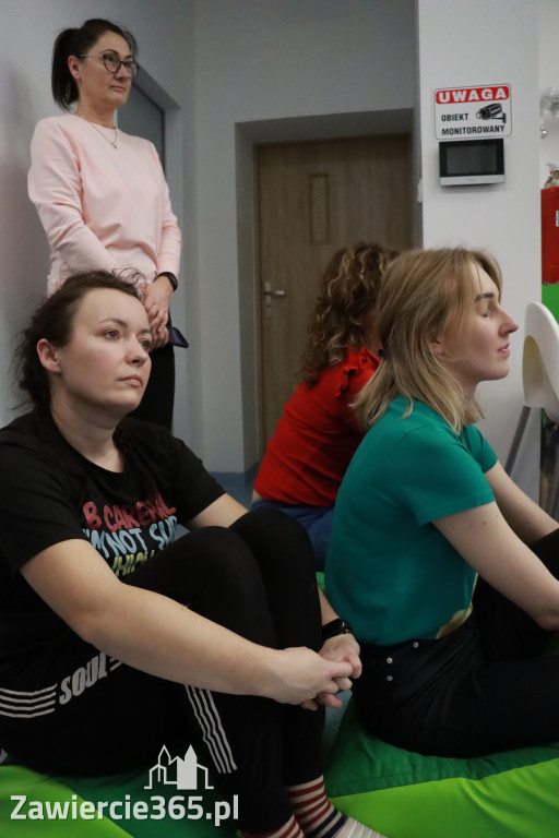 Fotorelacja: Szkolenie z pierwszej pomocy dla kadry Żłobka Miejskiego w Łazach