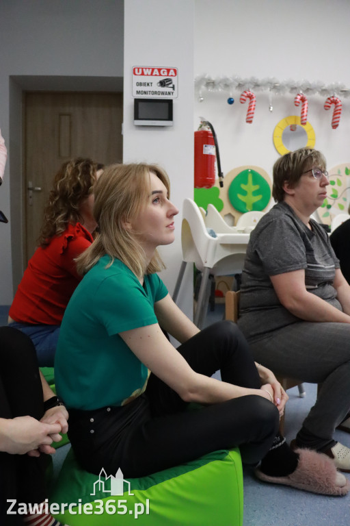Fotorelacja: Szkolenie z pierwszej pomocy dla kadry Żłobka Miejskiego w Łazach