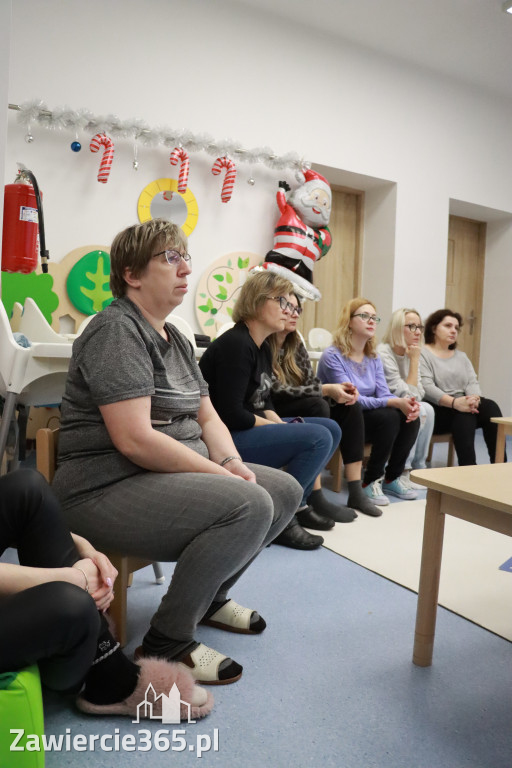 Fotorelacja: Szkolenie z pierwszej pomocy dla kadry Żłobka Miejskiego w Łazach