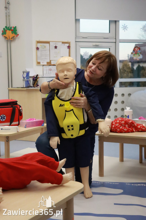 Fotorelacja: Szkolenie z pierwszej pomocy dla kadry Żłobka Miejskiego w Łazach
