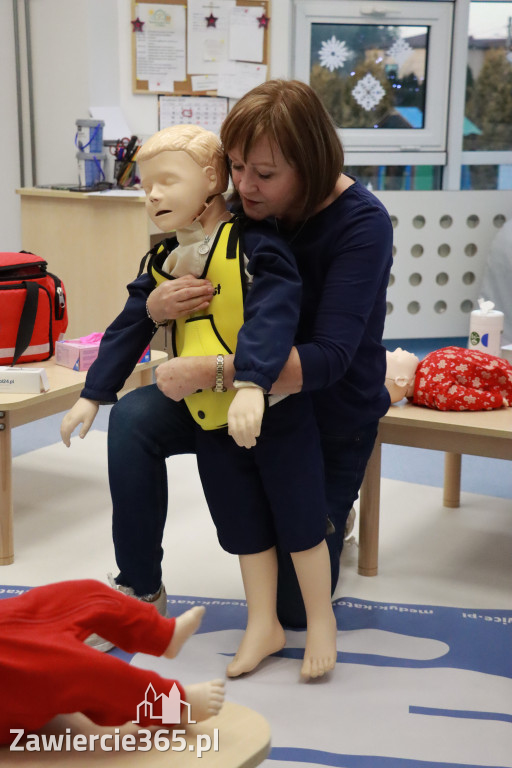 Fotorelacja: Szkolenie z pierwszej pomocy dla kadry Żłobka Miejskiego w Łazach