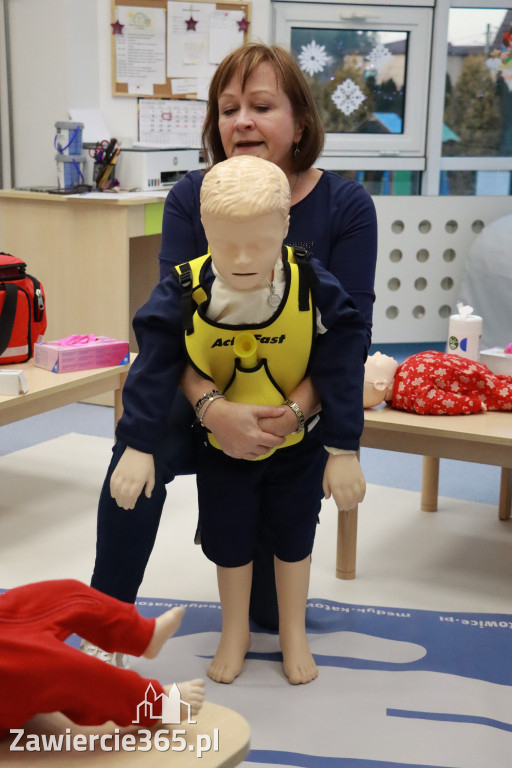 Fotorelacja: Szkolenie z pierwszej pomocy dla kadry Żłobka Miejskiego w Łazach