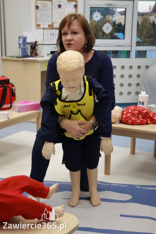 Fotorelacja: Szkolenie z pierwszej pomocy dla kadry Żłobka Miejskiego w Łazach