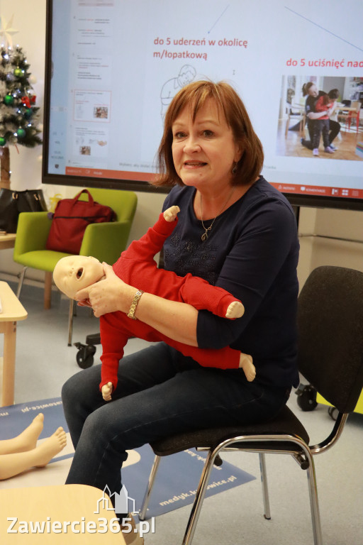 Fotorelacja: Szkolenie z pierwszej pomocy dla kadry Żłobka Miejskiego w Łazach
