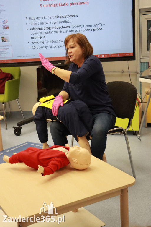 Fotorelacja: Szkolenie z pierwszej pomocy dla kadry Żłobka Miejskiego w Łazach