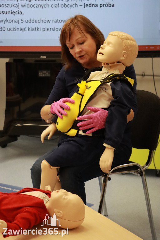 Fotorelacja: Szkolenie z pierwszej pomocy dla kadry Żłobka Miejskiego w Łazach