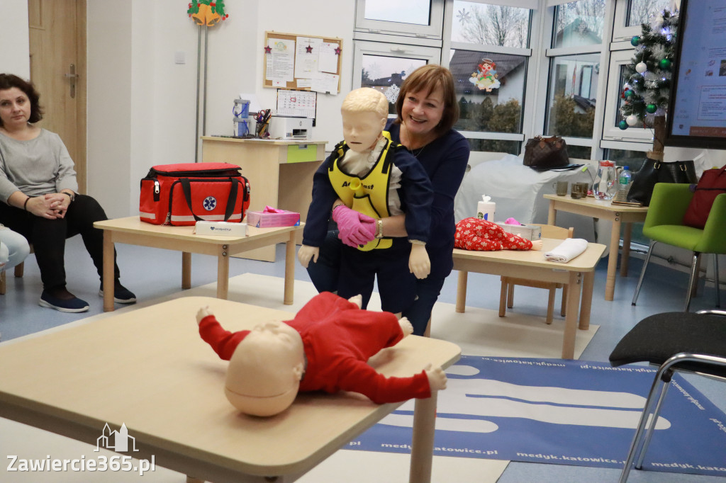 Fotorelacja: Szkolenie z pierwszej pomocy dla kadry Żłobka Miejskiego w Łazach