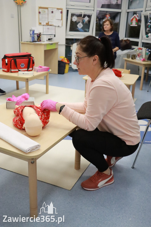 Fotorelacja: Szkolenie z pierwszej pomocy dla kadry Żłobka Miejskiego w Łazach