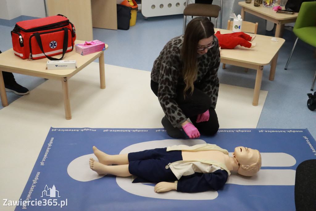 Fotorelacja: Szkolenie z pierwszej pomocy dla kadry Żłobka Miejskiego w Łazach