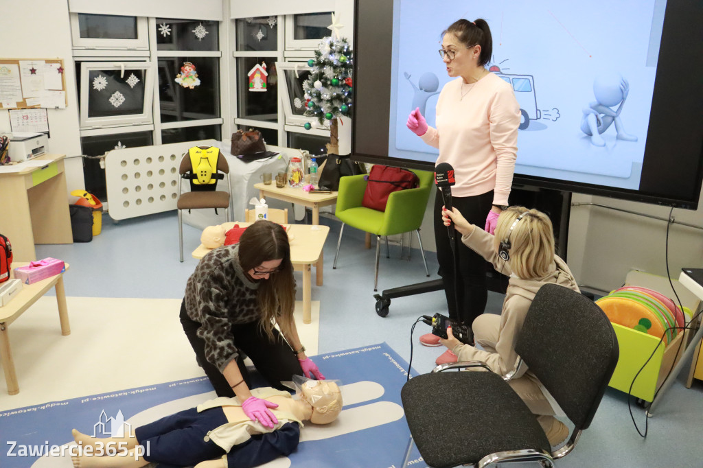 Fotorelacja: Szkolenie z pierwszej pomocy dla kadry Żłobka Miejskiego w Łazach