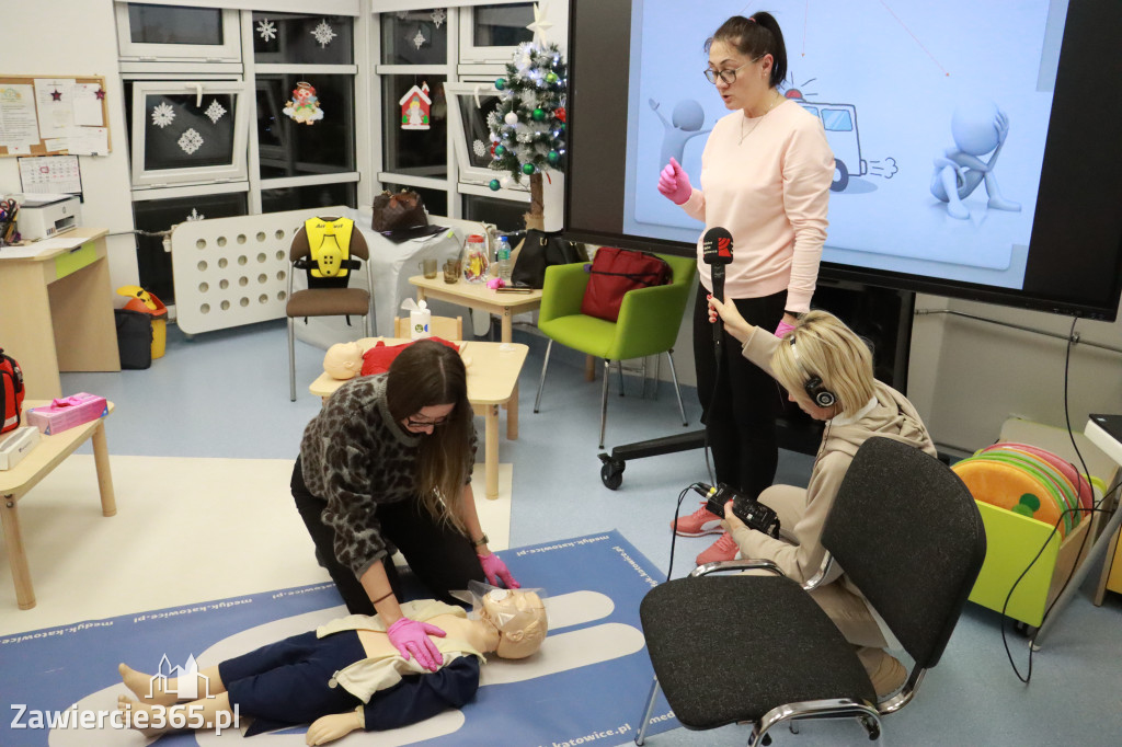Fotorelacja: Szkolenie z pierwszej pomocy dla kadry Żłobka Miejskiego w Łazach