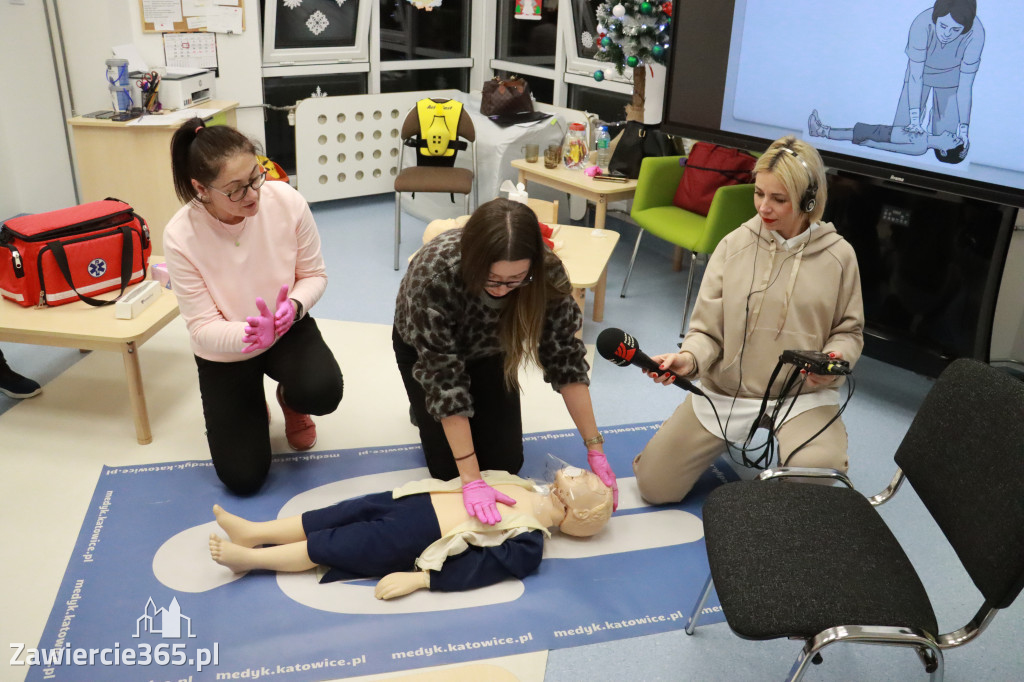 Fotorelacja: Szkolenie z pierwszej pomocy dla kadry Żłobka Miejskiego w Łazach