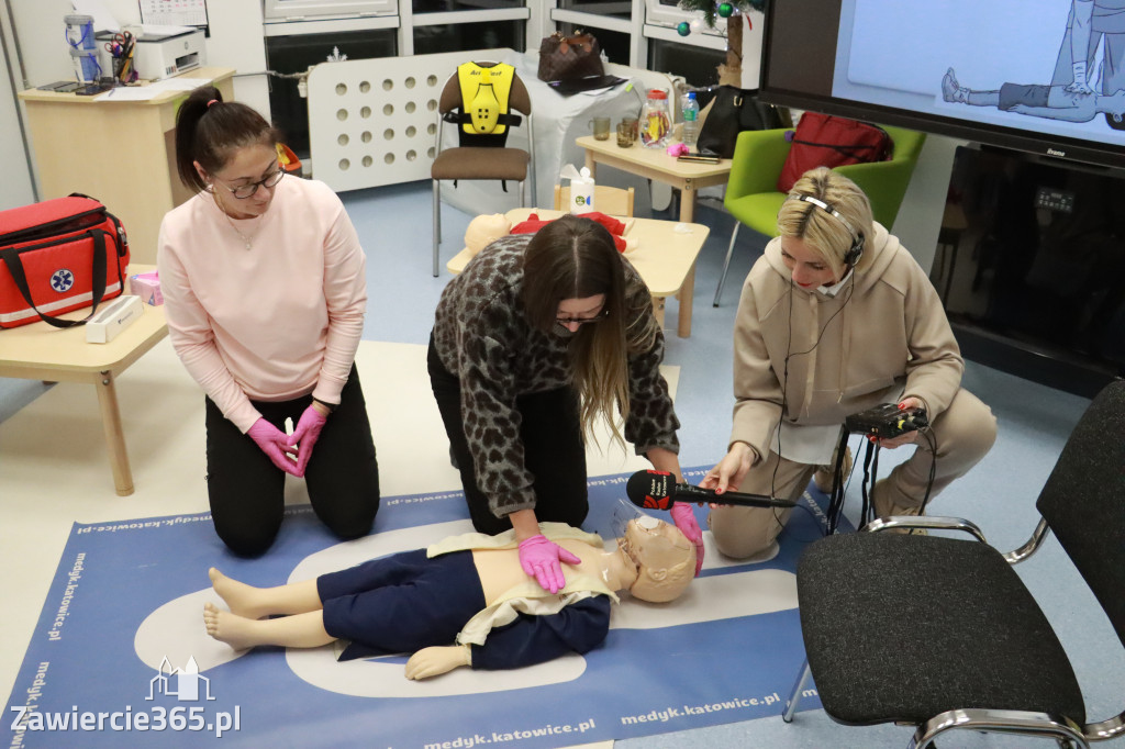 Fotorelacja: Szkolenie z pierwszej pomocy dla kadry Żłobka Miejskiego w Łazach