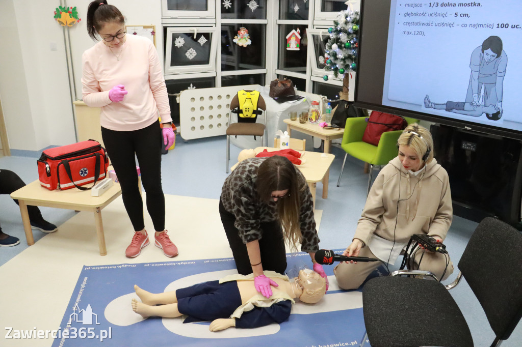 Fotorelacja: Szkolenie z pierwszej pomocy dla kadry Żłobka Miejskiego w Łazach