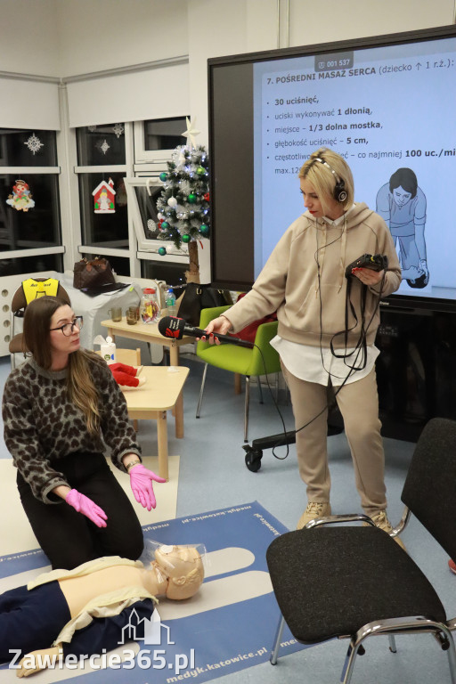 Fotorelacja: Szkolenie z pierwszej pomocy dla kadry Żłobka Miejskiego w Łazach