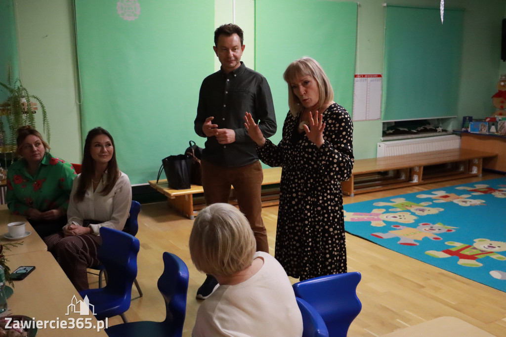 Fotorelacja: Spotkanie Grupy Wsparcia dla rodziców dzieci z niepełnosprawnościami w Przedszkolu nr 3 w Zawierciu