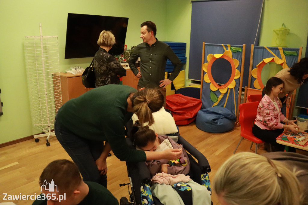 Fotorelacja: Spotkanie Grupy Wsparcia dla rodziców dzieci z niepełnosprawnościami w Przedszkolu nr 3 w Zawierciu