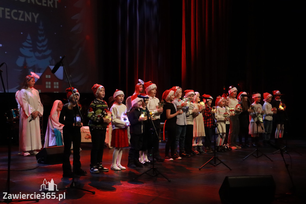 Fotorelacja: Koncert Świąteczny Szkoły Muzycznej i SP3 w MOK Zawiercie