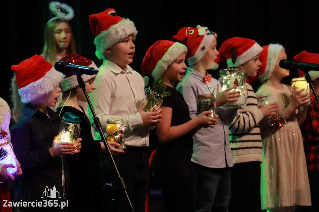 Fotorelacja: Koncert Świąteczny Szkoły Muzycznej i SP3 w MOK Zawiercie
