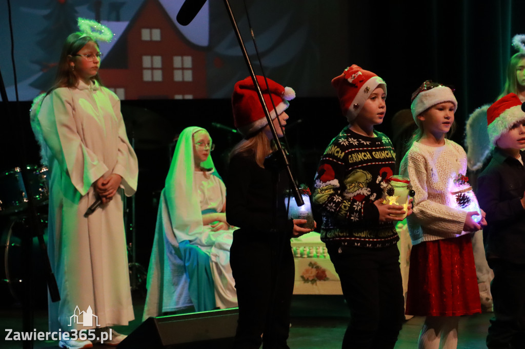 Fotorelacja: Koncert Świąteczny Szkoły Muzycznej i SP3 w MOK Zawiercie