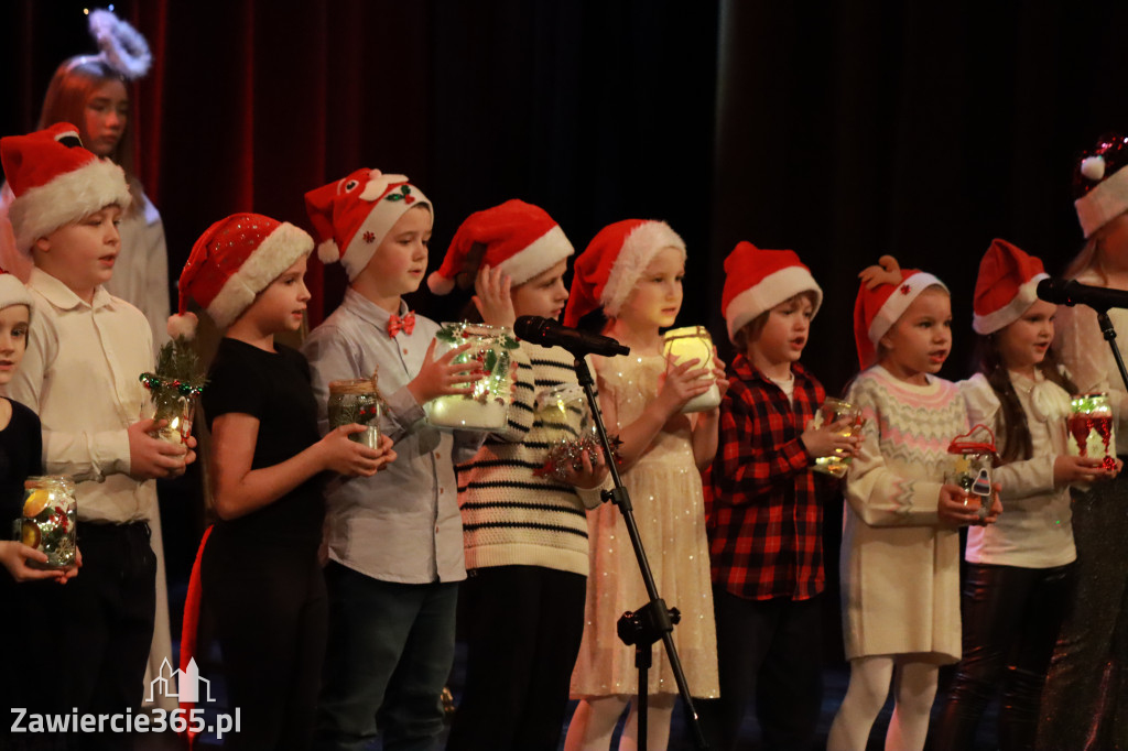 Fotorelacja: Koncert Świąteczny Szkoły Muzycznej i SP3 w MOK Zawiercie