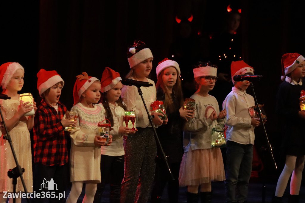 Fotorelacja: Koncert Świąteczny Szkoły Muzycznej i SP3 w MOK Zawiercie
