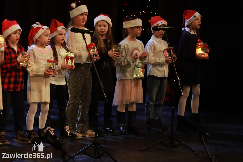 Fotorelacja: Koncert Świąteczny Szkoły Muzycznej i SP3 w MOK Zawiercie