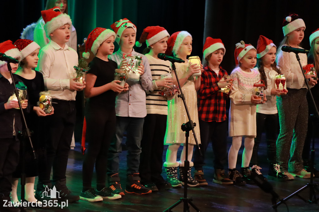 Fotorelacja: Koncert Świąteczny Szkoły Muzycznej i SP3 w MOK Zawiercie