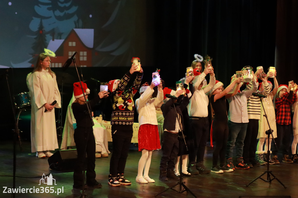 Fotorelacja: Koncert Świąteczny Szkoły Muzycznej i SP3 w MOK Zawiercie