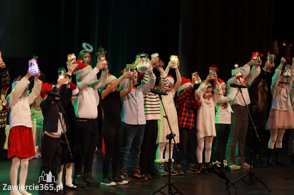Fotorelacja: Koncert Świąteczny Szkoły Muzycznej i SP3 w MOK Zawiercie