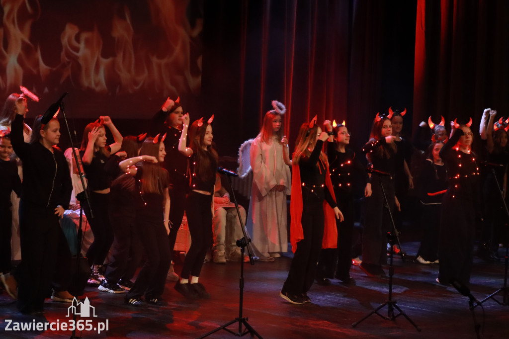 Fotorelacja: Koncert Świąteczny Szkoły Muzycznej i SP3 w MOK Zawiercie