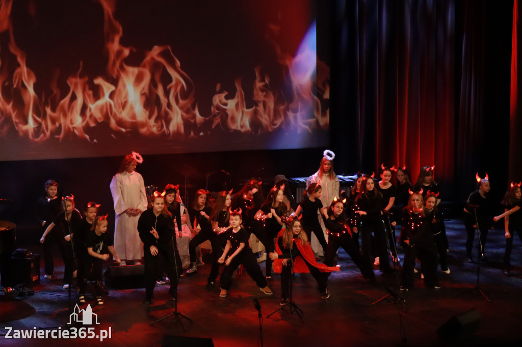 Fotorelacja: Koncert Świąteczny Szkoły Muzycznej i SP3 w MOK Zawiercie
