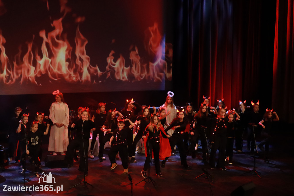 Fotorelacja: Koncert Świąteczny Szkoły Muzycznej i SP3 w MOK Zawiercie